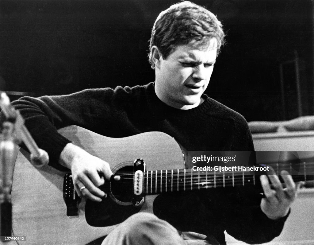 Leo Kottke on stage